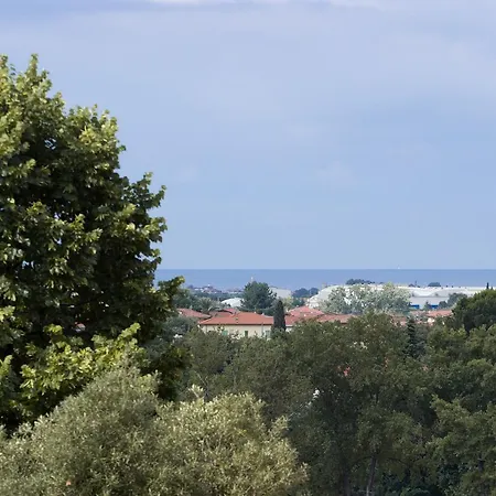 Abbaino 4* Massa (Tuscany)