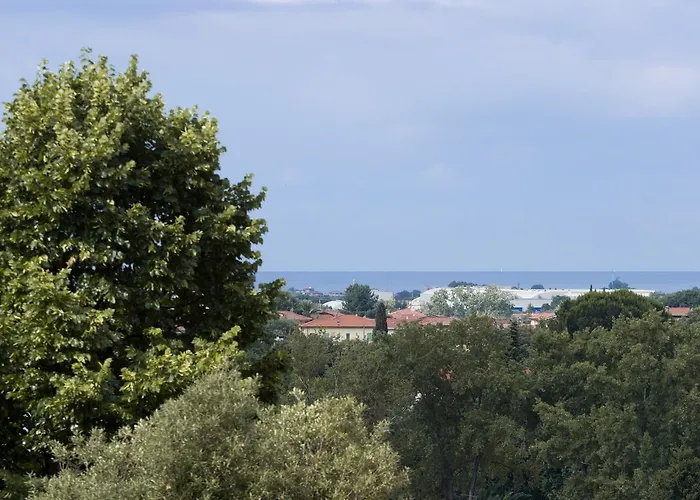 Abbaino 4* Massa (Tuscany)